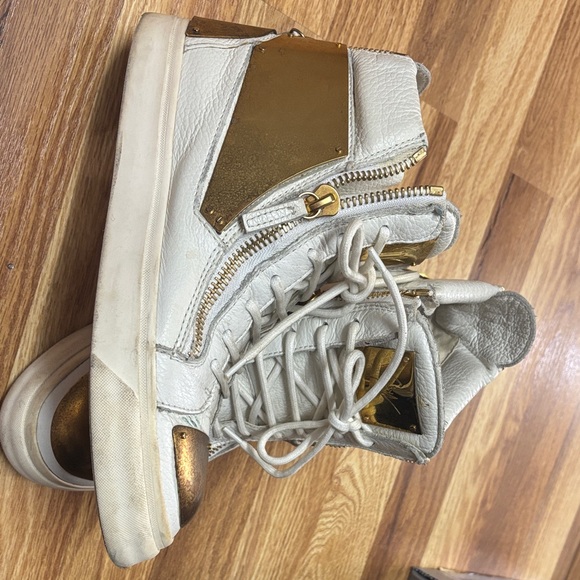 Giuseppe Zanotti Gold-Accented White Sneakers - Picture 2 of 4